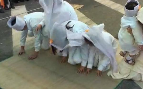 夢見披麻戴孝是什么意思 夢到一群人披麻戴孝有什么預(yù)兆