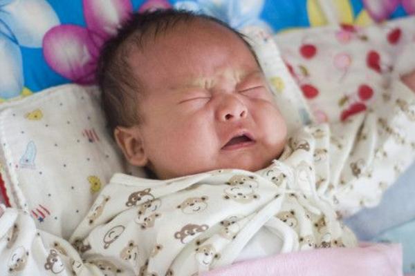 夢見小女孩哭是什么意思 夢到別人的小女孩哭有什么預兆