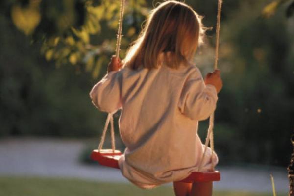 夢見蕩秋千是什么意思 女人夢到自己秋千蕩的很高有什么預兆