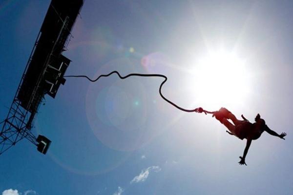 夢(mèng)見(jiàn)蹦極是什么意思 夢(mèng)到自己蹦極不敢跳有什么預(yù)兆