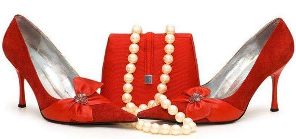 夢見穿高跟鞋是什么意思 夢到自己穿黑色高跟鞋有什么預(yù)兆