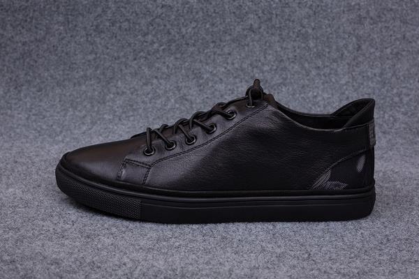 夢見到處找鞋是什么意思 女人夢到找不到鞋子很著急有什么預兆