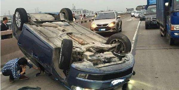 夢見開車翻車是什么意思 女人夢到開車翻車人沒事有什么預兆