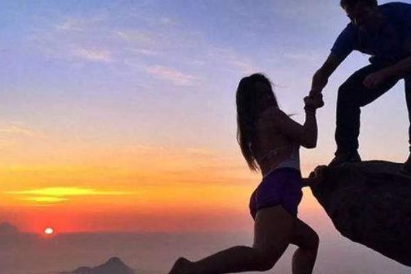 夢見爬懸崖有什么意思 夢到在懸崖下面往上爬有什么預兆