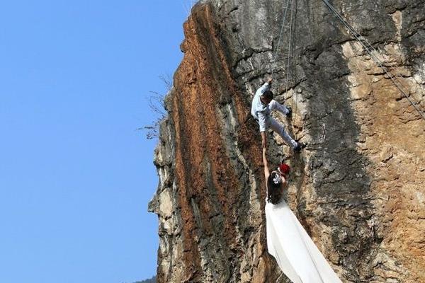 夢見爬懸崖有什么意思 夢到在懸崖下面往上爬有什么預兆
