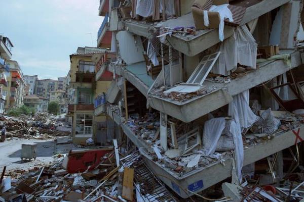 夢見死里逃生是什么意思 夢到自己逃生一直在逃跑有什么預(yù)兆