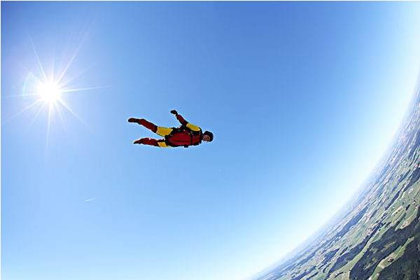 夢見跳傘是什么意思 夢到別人從高空跳傘落下有什么預兆