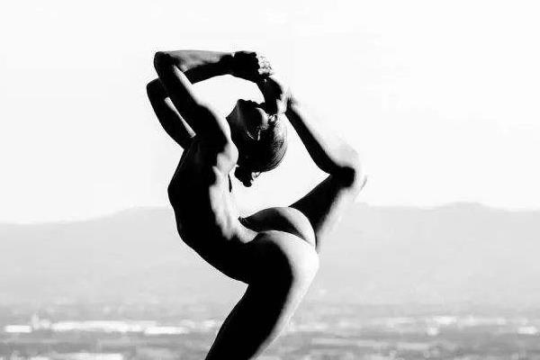 夢見自己光著身子是什么意思 女人夢到自己光著身子躺著有什么預兆