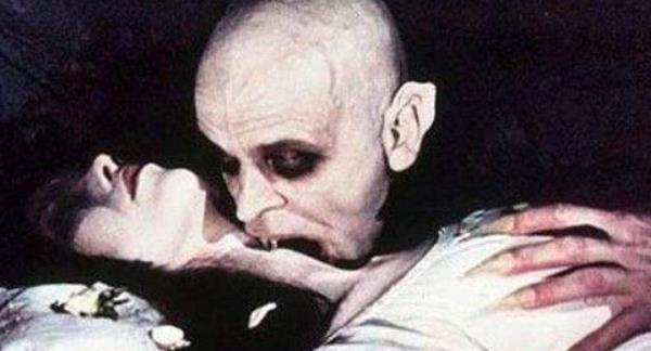 夢見吸血鬼是什么意思 夢到吸血鬼追自己有什么預兆