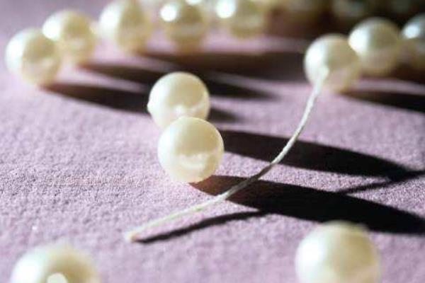 夢見珍珠項鏈有什么意思 女人夢到別人送自己珍珠項鏈有什么預兆