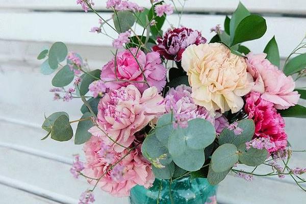 夢見假花是什么意思 女人夢到很美的假花有什么預兆