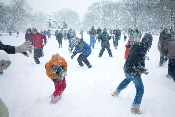 夢見打雪仗是什么意思 女人夢到別人打雪仗有什么預兆