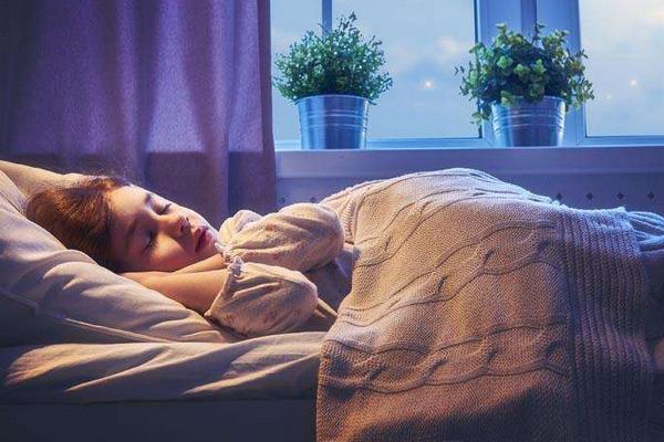 夢(mèng)見死人躺在棺材里是什么意思 女人夢(mèng)到棺材里躺著死人有什么預(yù)兆