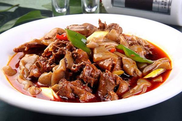 老鴨子燉什么最營養 鴨子燒什么好吃