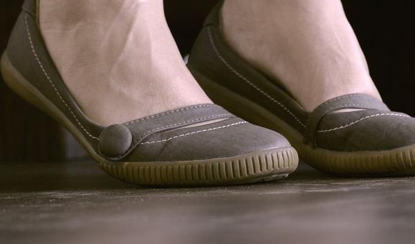 夢(mèng)見(jiàn)別人穿新鞋是什么意思 夢(mèng)到別人穿白色的新鞋有什么預(yù)兆