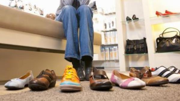 夢見別人穿新鞋是什么意思 夢到別人穿白色的新鞋有什么預兆
