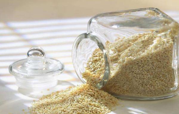 夢(mèng)見(jiàn)吃芝麻是什么意思 女人夢(mèng)到吃芝麻有什么預(yù)兆