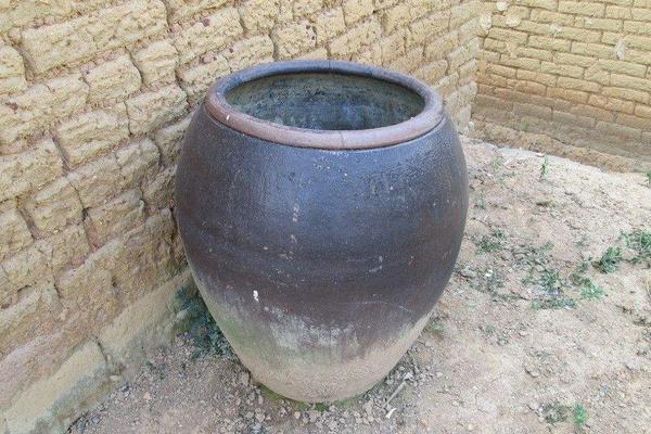 夢見水缸是什么意思 夢到水缸里裝滿清澈的水有什么預兆