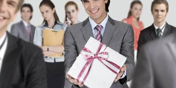 夢見別人送我東西是什么意思 夢到朋友送東西給我有什么預兆