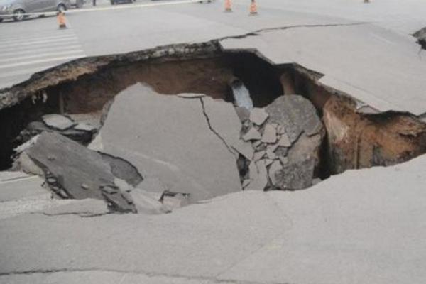 夢見地陷下去了是什么意思 夢到地陷有人掉下去了有什么預兆