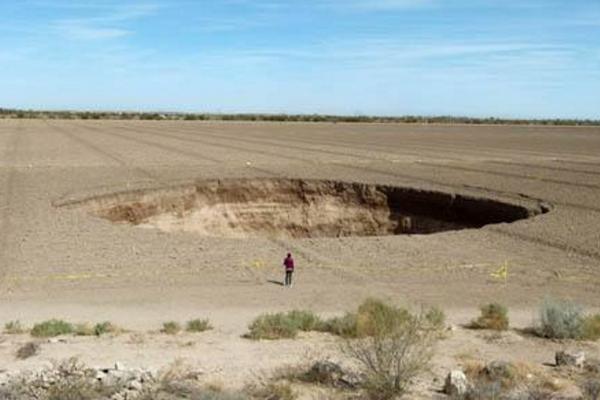 夢見地陷下去了是什么意思 夢到地陷有人掉下去了有什么預(yù)兆
