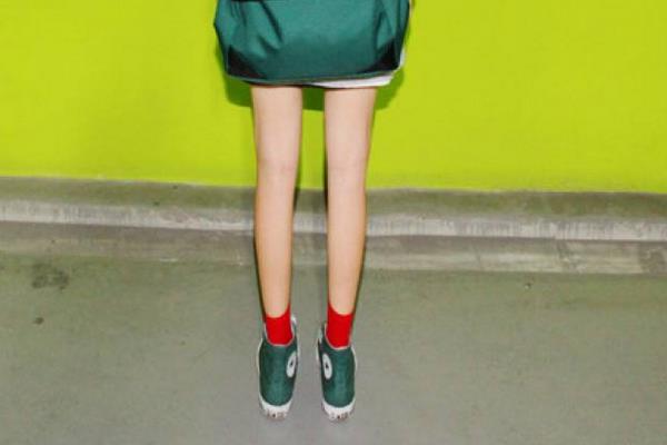 夢(mèng)見穿紅襪子是什么意思 女人夢(mèng)到自己穿著紅色襪子有什么預(yù)兆