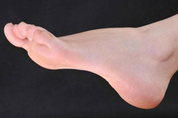 夢見光著腳是什么意思 夢到自己在赤腳走路有什么預兆