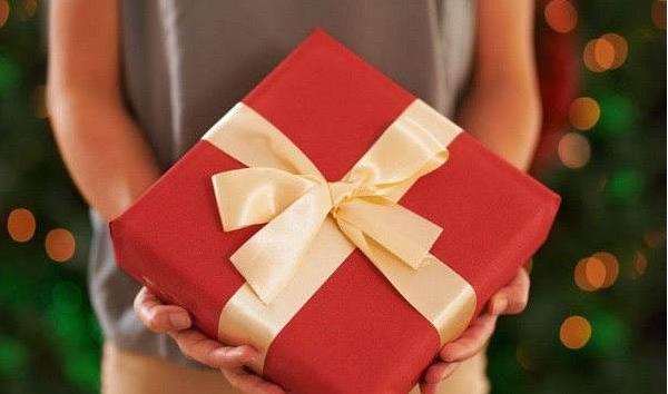 夢見別人送我東西是什么意思 夢到朋友送東西給我有什么預兆