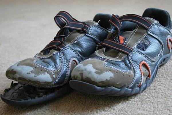 夢見鞋壞了是什么意思 女人夢到自己鞋破了有什么預兆