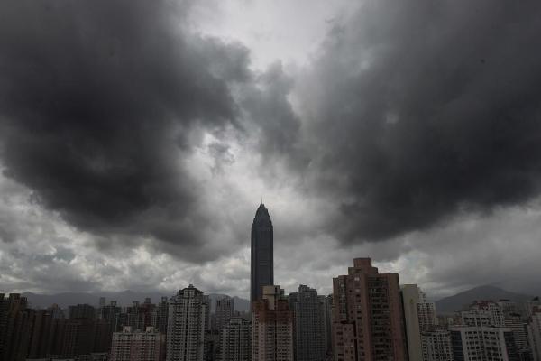 夢見烏云密布是什么意思 夢到天空很多烏云要下暴雨有什么預兆