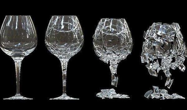 夢見玻璃杯碎了是什么意思 女人夢到喝水的玻璃杯碎了有什么預兆