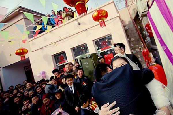 夢(mèng)見(jiàn)紅白喜事是什么意思 夢(mèng)到紅白喜事一起出現(xiàn)有什么預(yù)兆