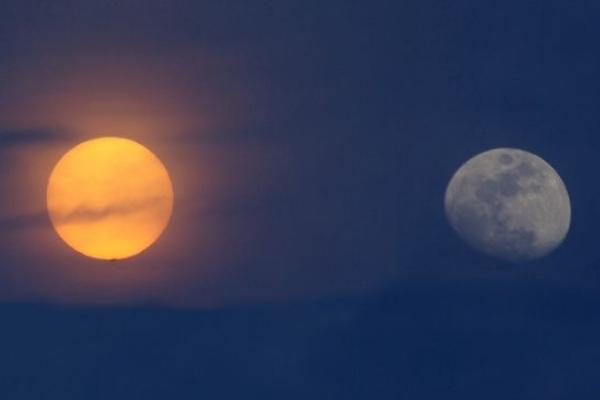 夢見日月同輝是什么意思 女人夢到太陽和月亮同時出現有什么預兆