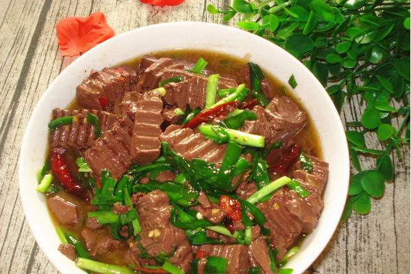 吃豬血會拉黑便嗎 豬血不能和什么一起吃