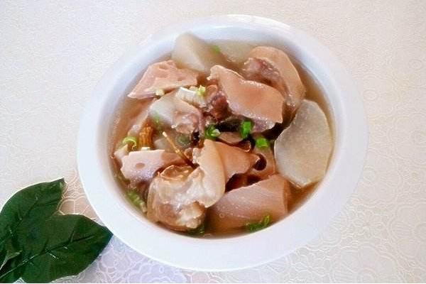 豬腳燉什么好吃 豬腳和什么一起煲湯好