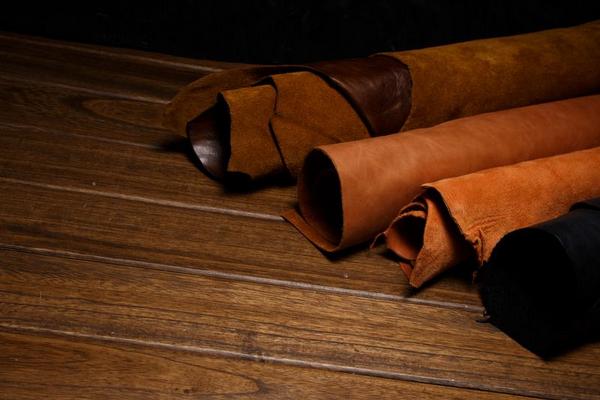 頭層牛皮和二層牛皮的區別是什么 頭層牛皮和二層牛皮哪個好