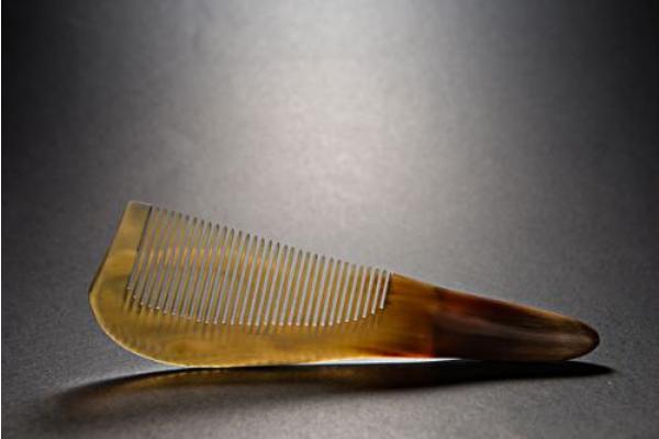 牛角梳子市場價格多少錢一把 牛角梳子怎么挑選