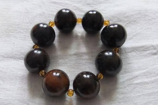 牛角刮痧板怎么用 牛角手串怎么盤