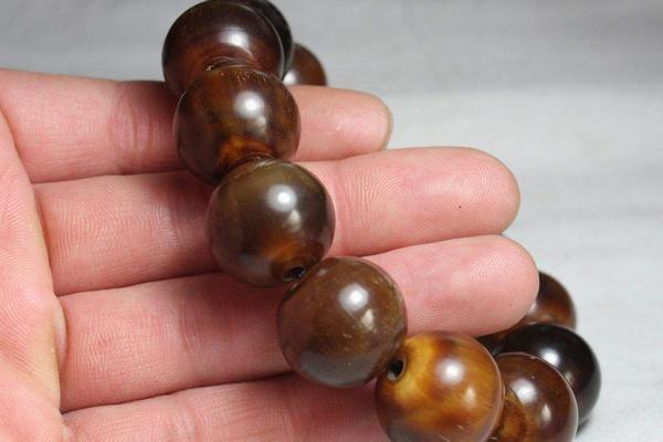 牛角刮痧板怎么用 牛角手串怎么盤