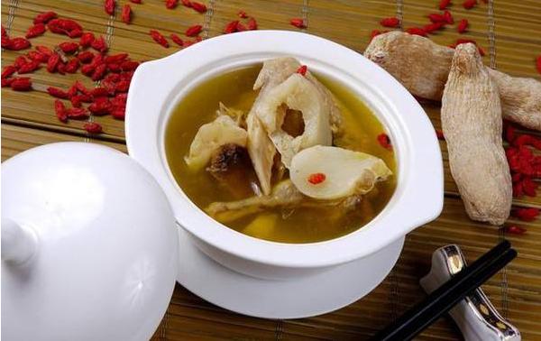 乳鴿煲湯放什么藥材好 乳鴿的家常做法大全