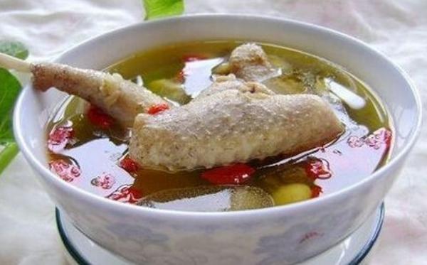 乳鴿煲湯放什么藥材好 乳鴿的家常做法大全