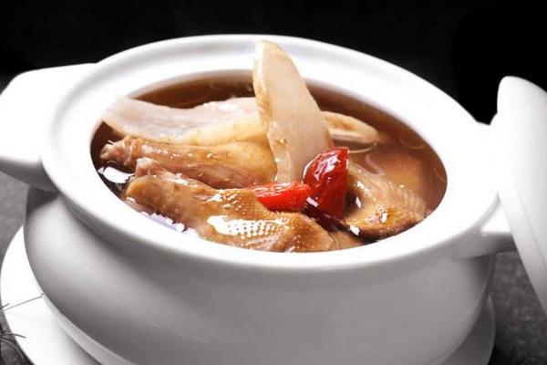 乳鴿煲湯放什么藥材好 乳鴿的家常做法大全