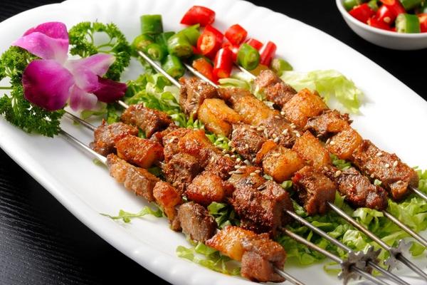 正宗新疆羊肉串的腌制方法 羊肉怎么烤比較嫩