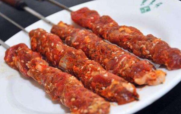 正宗新疆羊肉串的腌制方法 羊肉怎么烤比較嫩