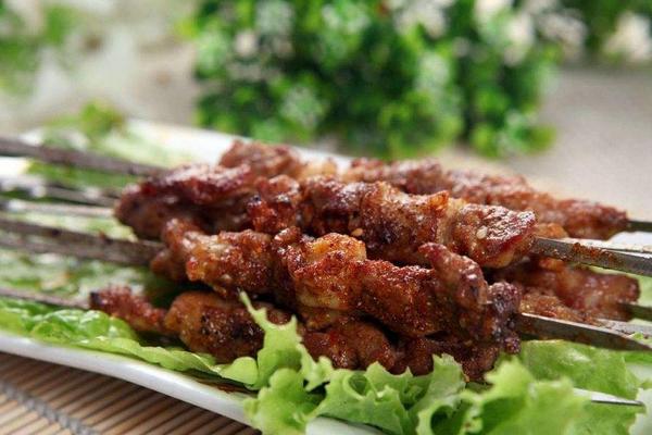 正宗新疆羊肉串的腌制方法 羊肉怎么烤比較嫩