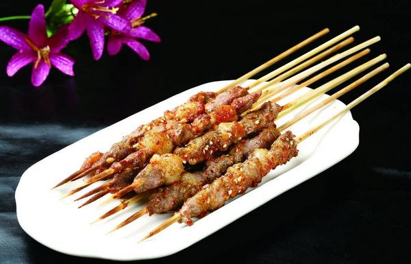 正宗新疆羊肉串的腌制方法 羊肉怎么烤比較嫩