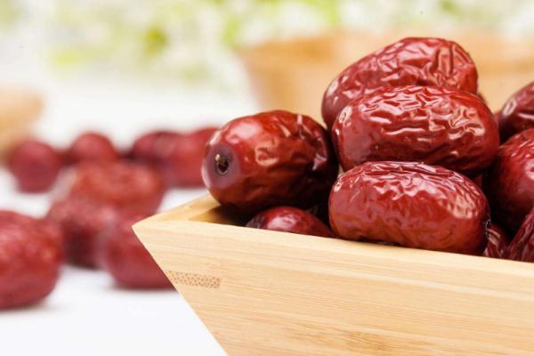 大棗枸杞泡水的功效與作用 大棗枸杞泡水做法