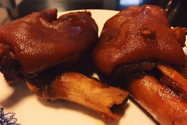 豬腳怎么鹵才入味 豬腳毛怎么快速去掉