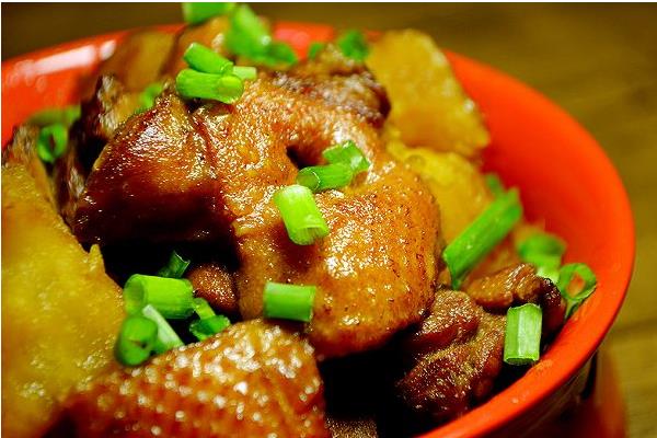 雞肉燉什么最補 雞肉用什么燉最好