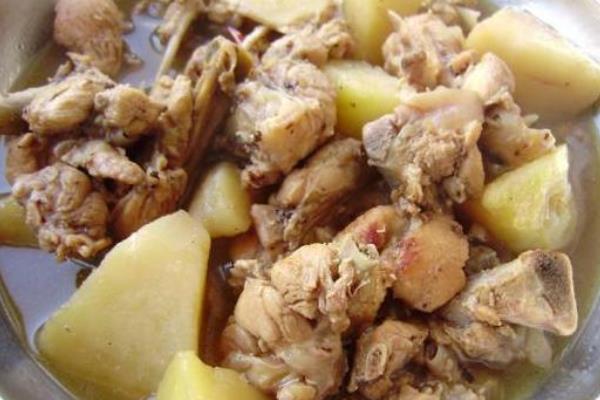 雞肉燉什么最補 雞肉用什么燉最好